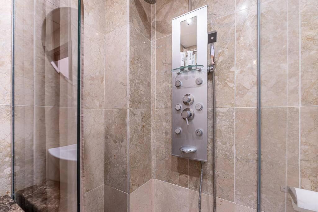 Carreterias Malaga Centro Apartment Luaran gambar